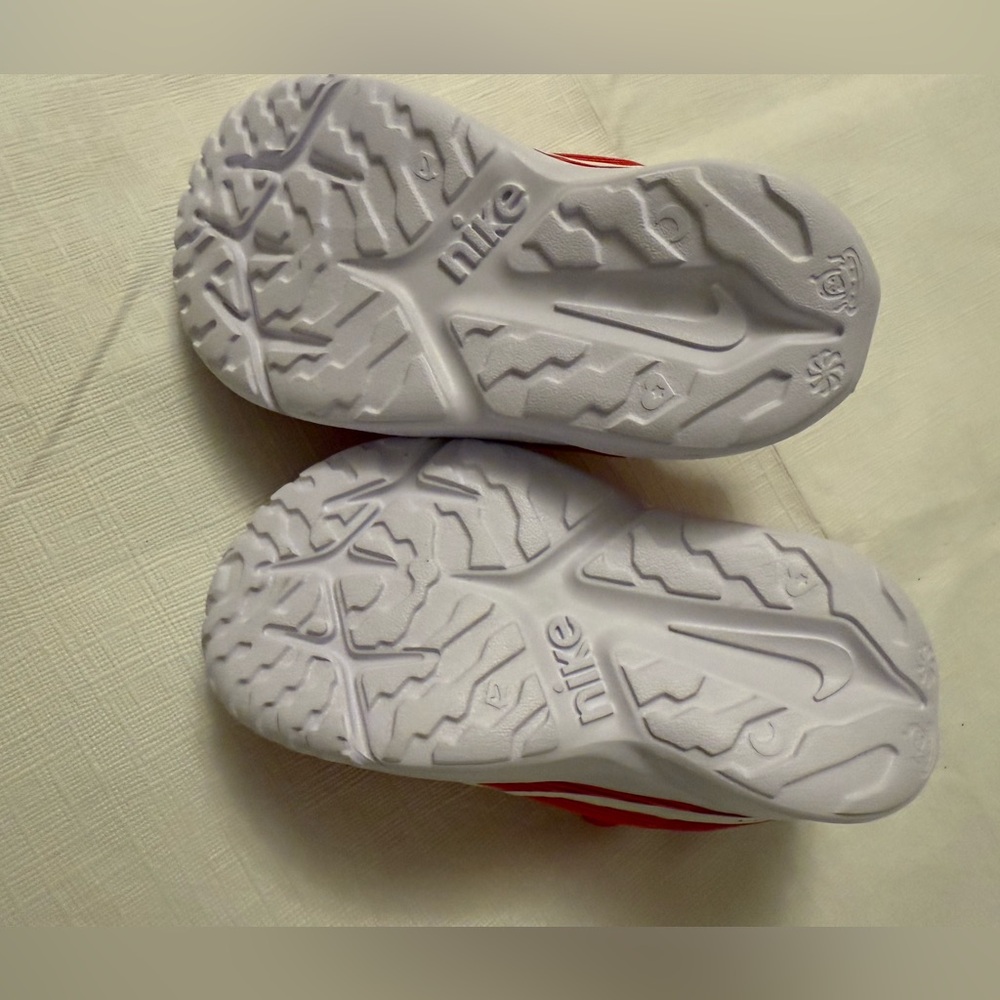 NWOT Nike Star Runner toddler sneakers, red, white, black—size 8 - Picture 6 of 6